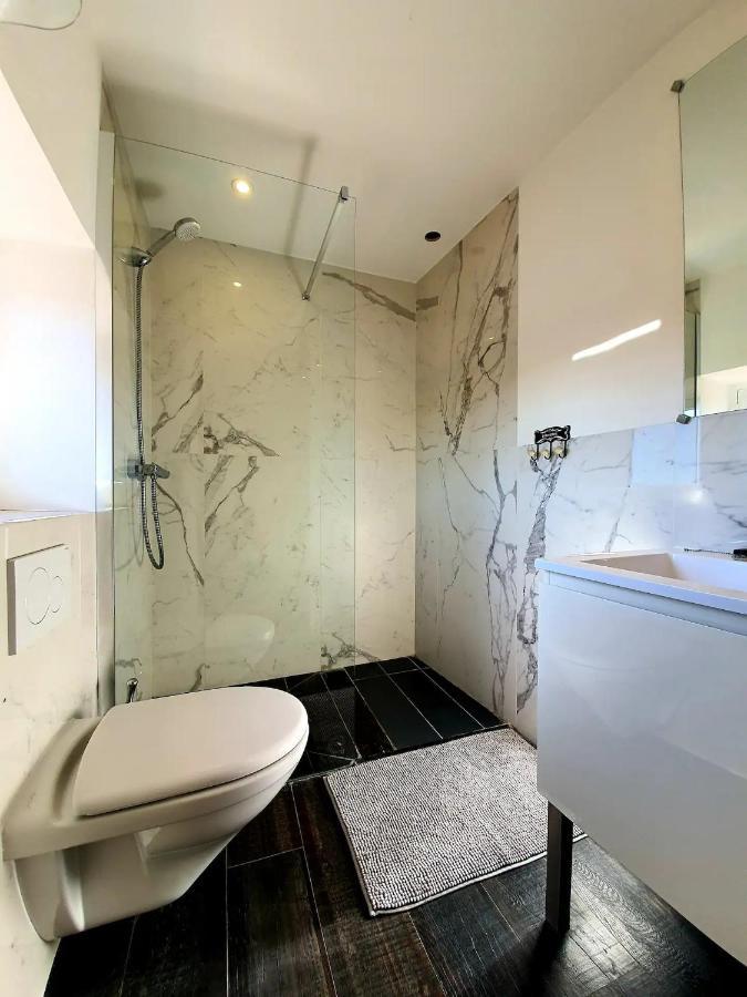 Freshly Tastefully Renovated Apartments In Heart Of Old Антиб Экстерьер фото