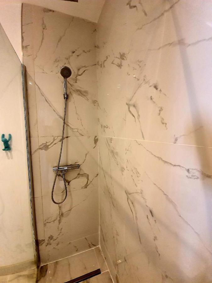 Freshly Tastefully Renovated Apartments In Heart Of Old Антиб Экстерьер фото